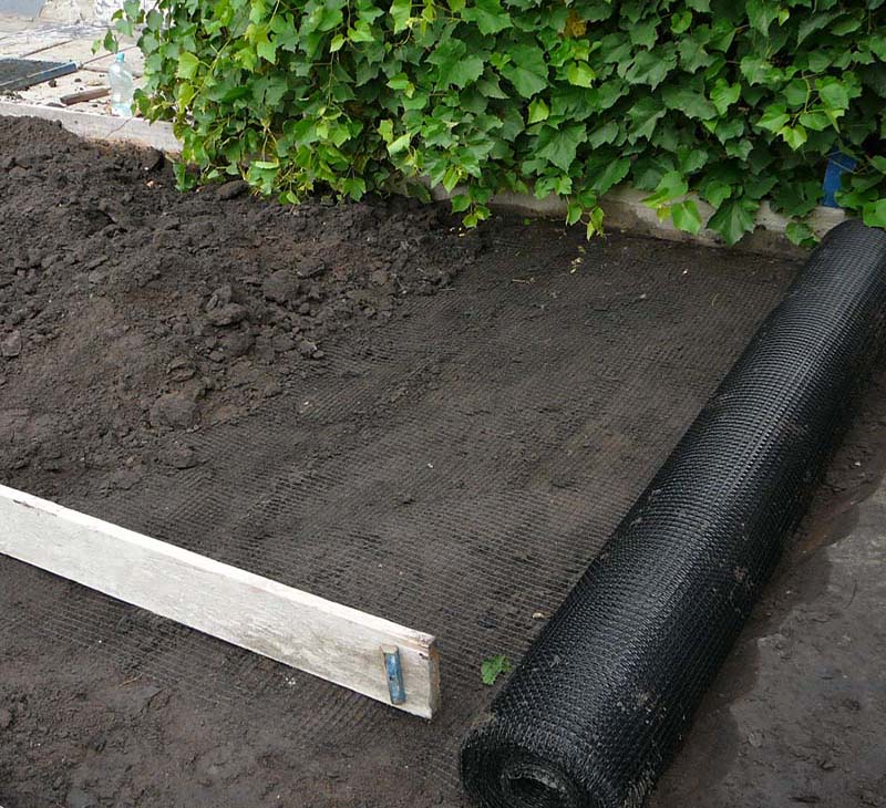 «Greentrava»: Укладка сетки от кротов (Киев, Киевская область) – фото 3